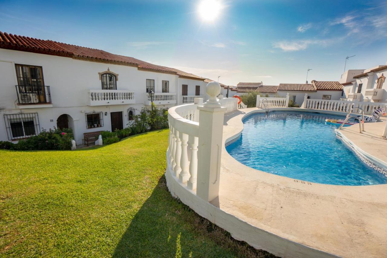 Hacienda 19 Menyber Apartment Nerja Bagian luar foto